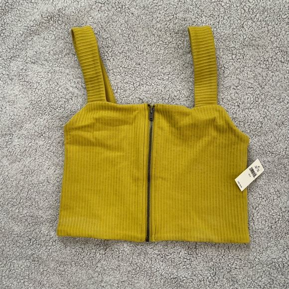 NWT Zip Up Crop Tank - Picture 4 of 8